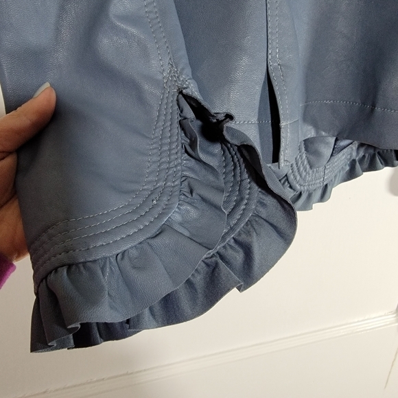 Hot in Hollywood Vegan Blue Faux Leather Jacket Ruffles Size Small - Picture 10 of 16